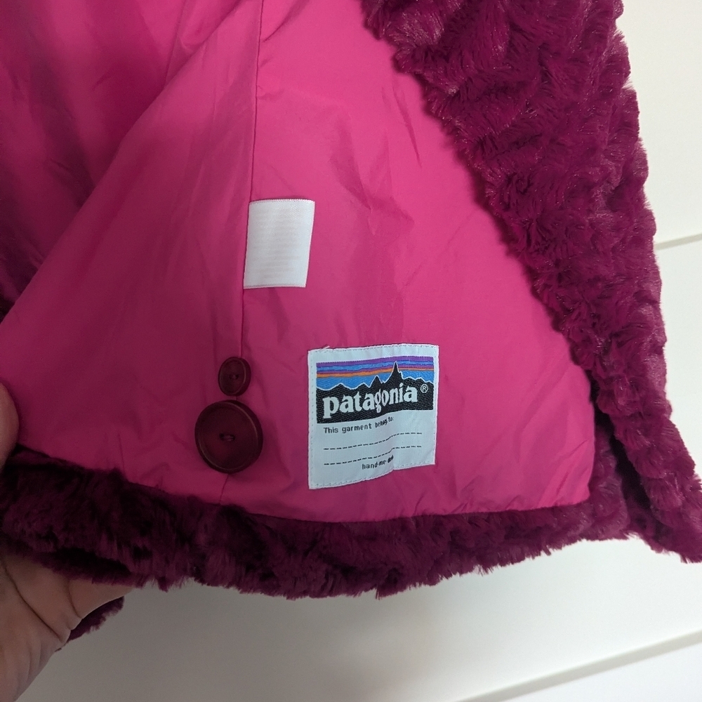 Like New Patagonia Girls size XL jacket. Magenta button front jacket. Pelage - Picture 6 of 8